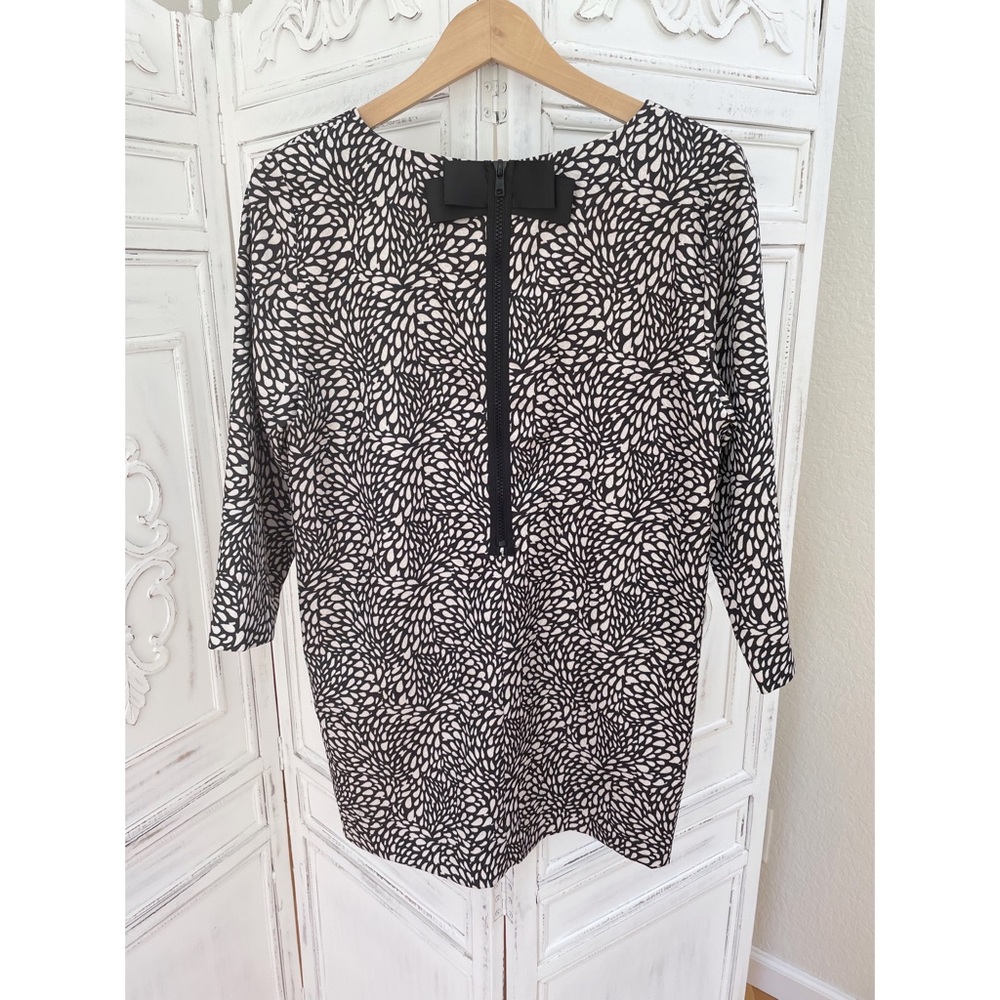 Essential Antwerp Patterned Bow Back Shift Dress - image 1